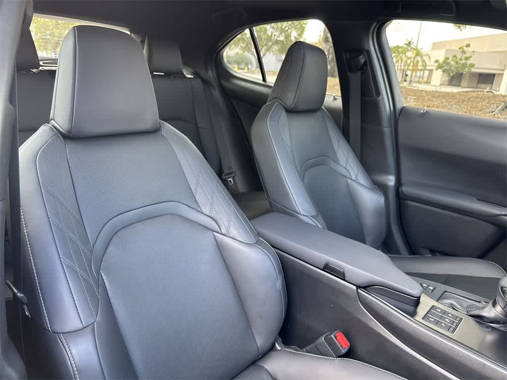 Thumbnail: 2023 Lexus UX - 27