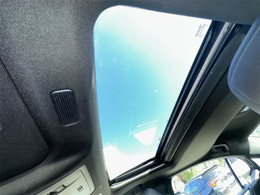 Thumbnail: 2021 Lexus ES - 17