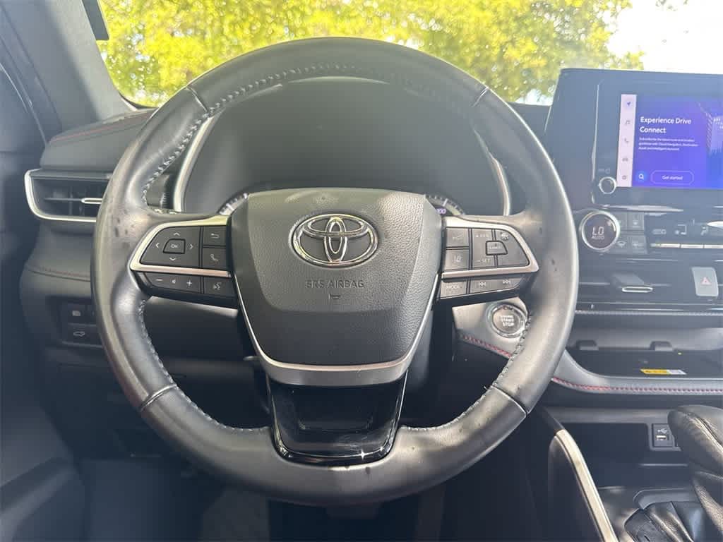 Thumbnail: 2023 Toyota Highlander - 15