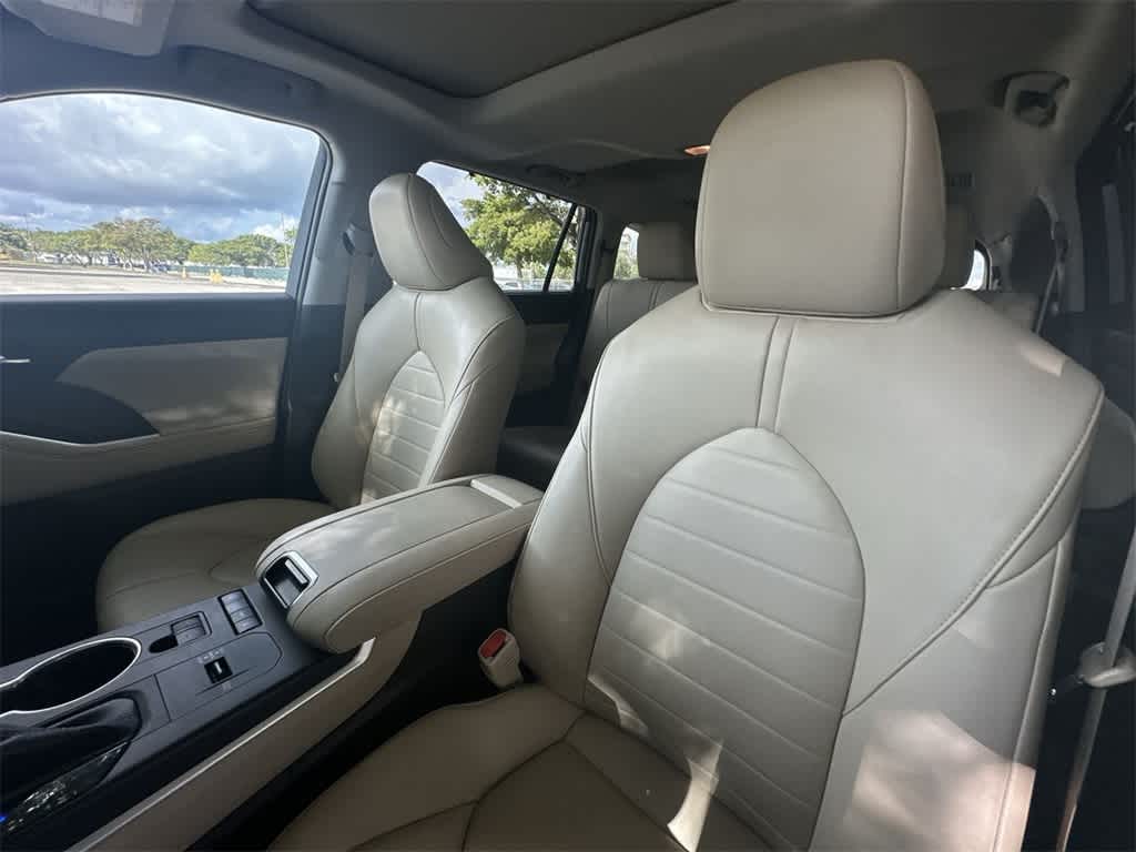 Thumbnail: 2022 Toyota Highlander - 14