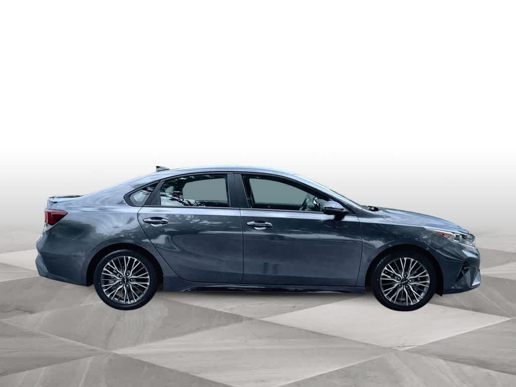 Thumbnail: 2023 Kia Forte - 9