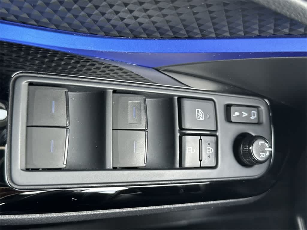 Thumbnail: 2021 Toyota C-HR - 17