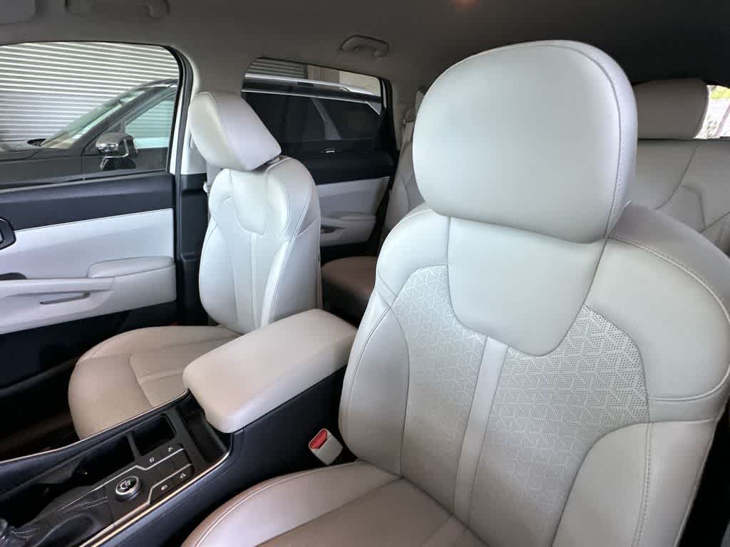 Thumbnail: 2023 Kia Sorento - 14