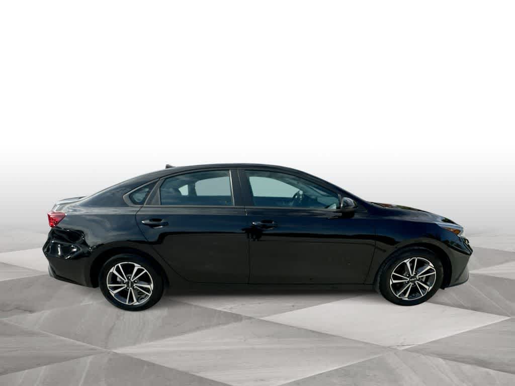 Thumbnail: 2023 Kia Forte - 9