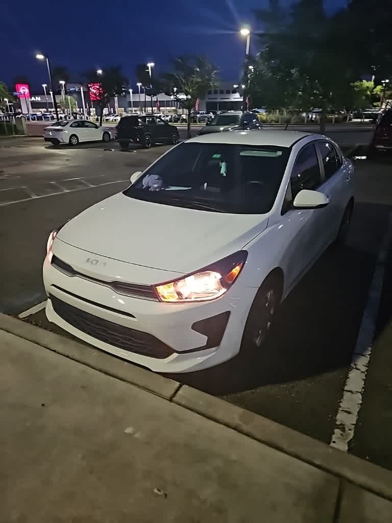 Thumbnail: 2023 Kia Rio - 3