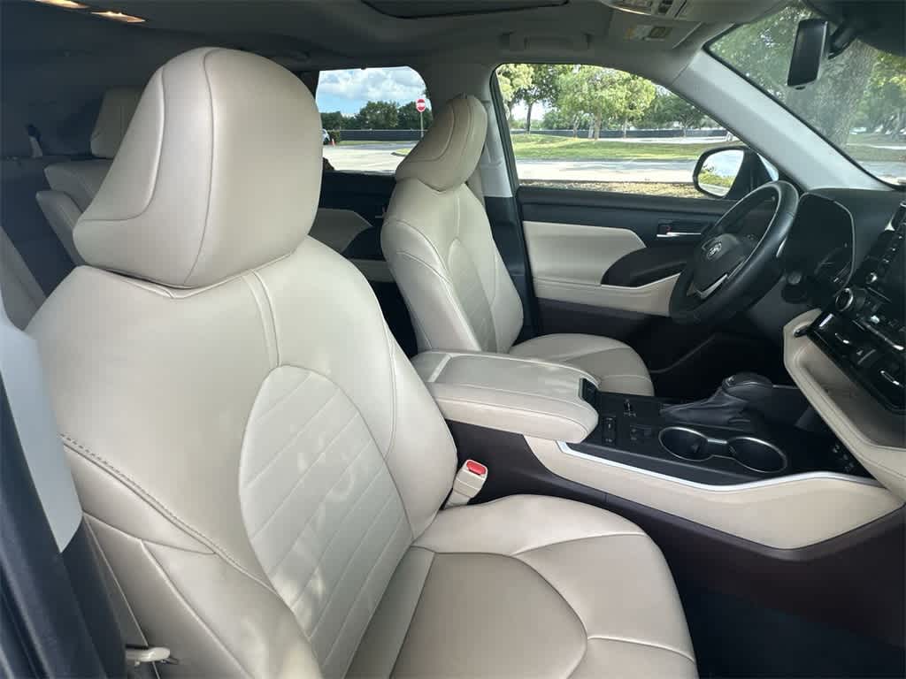 Thumbnail: 2022 Toyota Highlander - 27