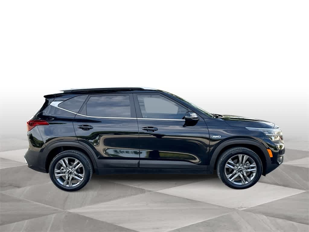 Thumbnail: 2022 Kia Seltos - 9