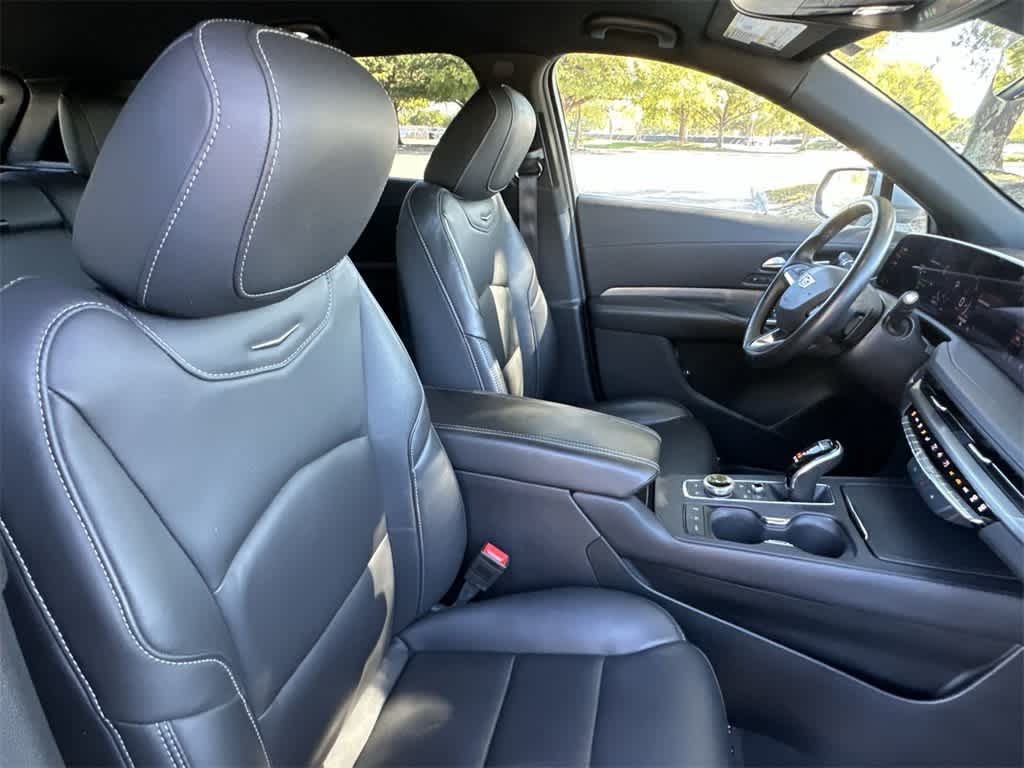 Thumbnail: 2025 Cadillac XT4 - 26