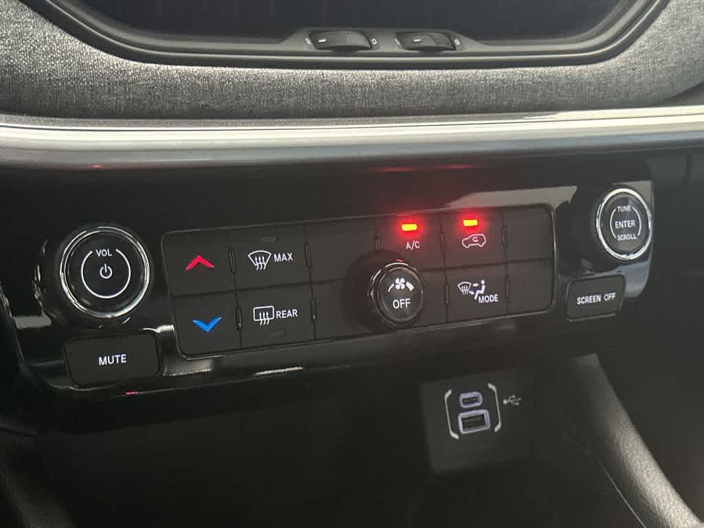 Thumbnail: 2023 Jeep Compass - 20