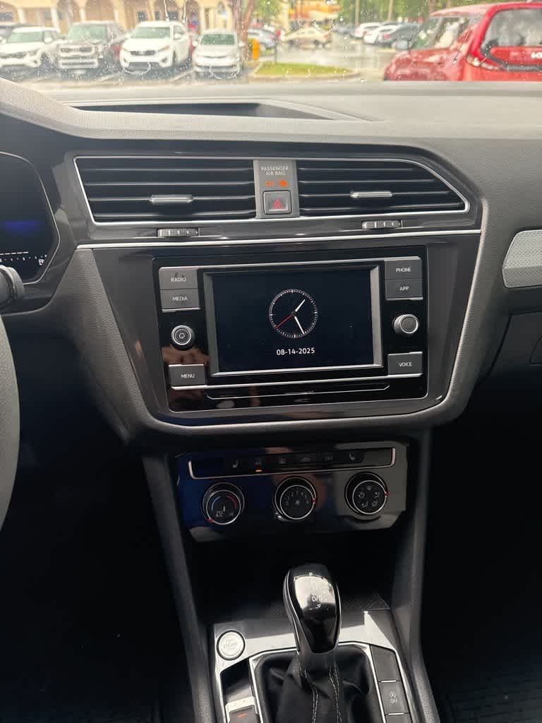 Thumbnail: 2023 Volkswagen Tiguan - 4