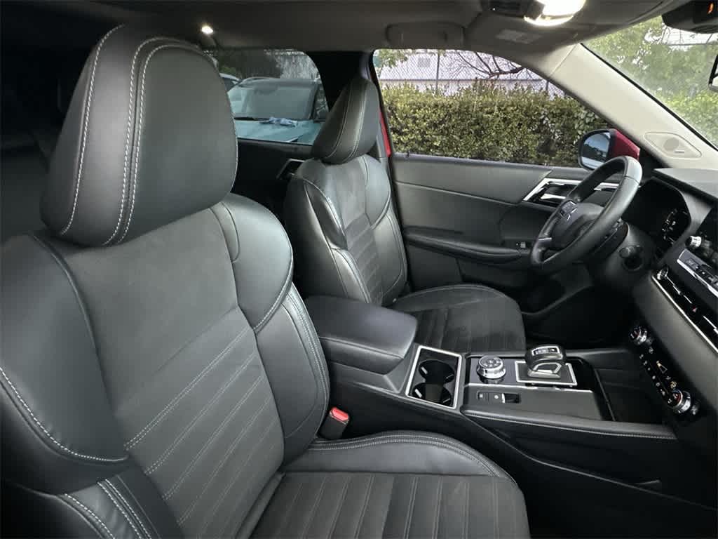 Thumbnail: 2023 Mitsubishi Outlander - 27