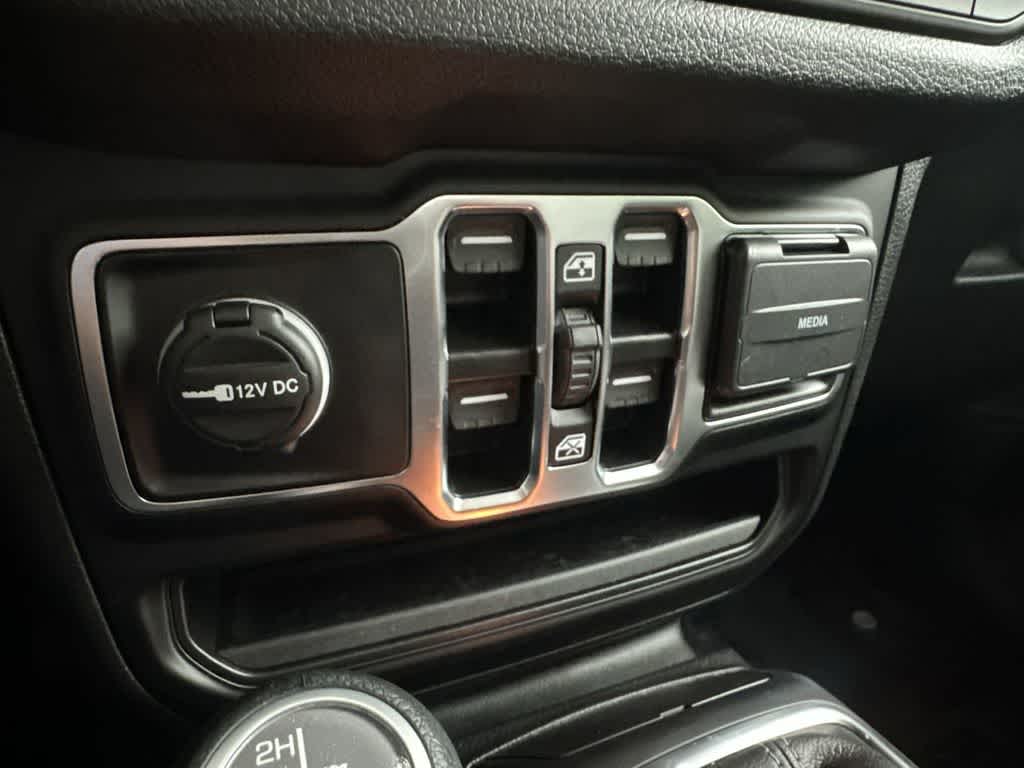 Thumbnail: 2025 Jeep Gladiator - 17