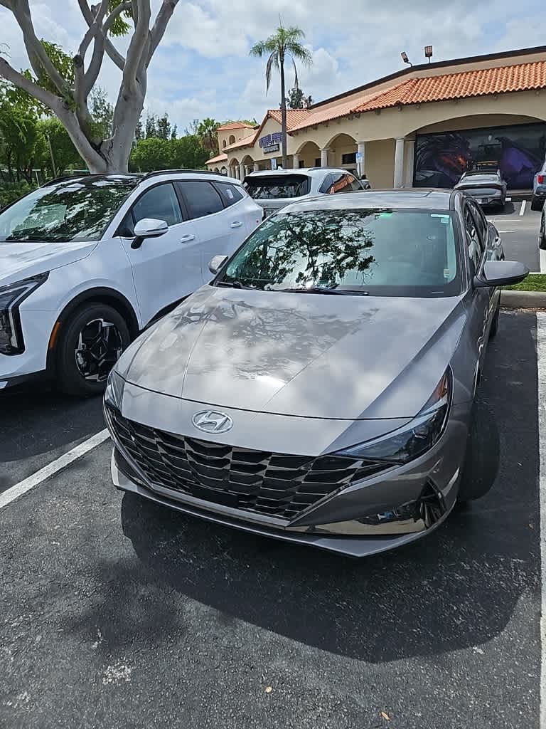 Thumbnail: 2023 Hyundai Elantra - 3