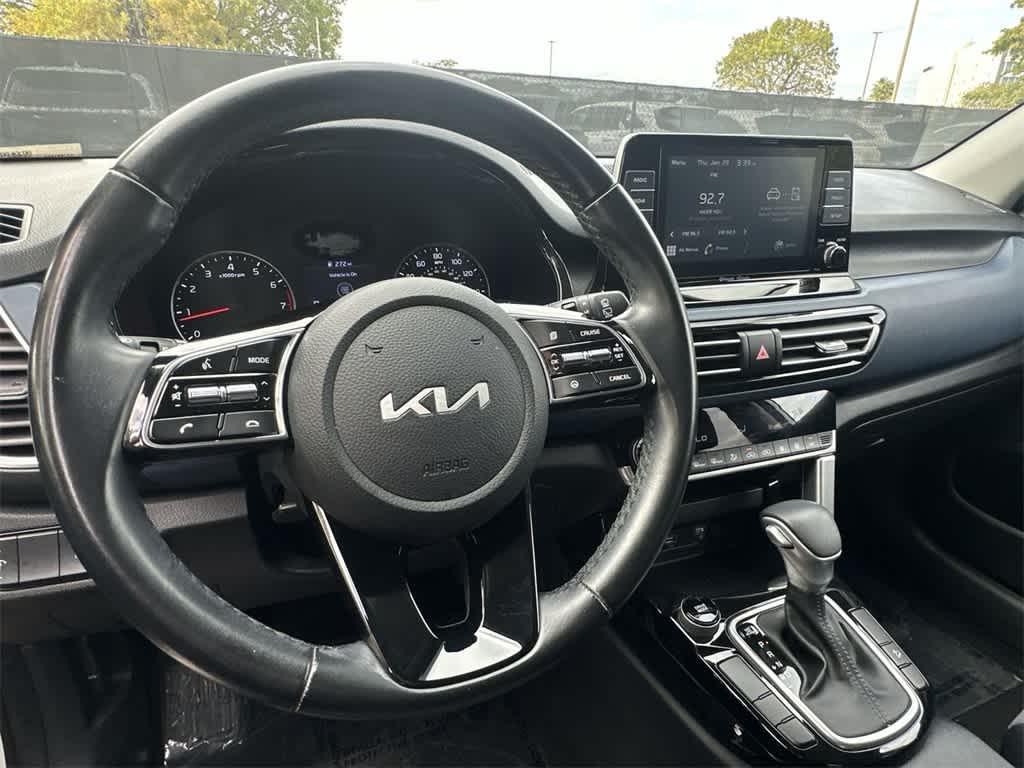 Thumbnail: 2023 Kia Seltos - 12