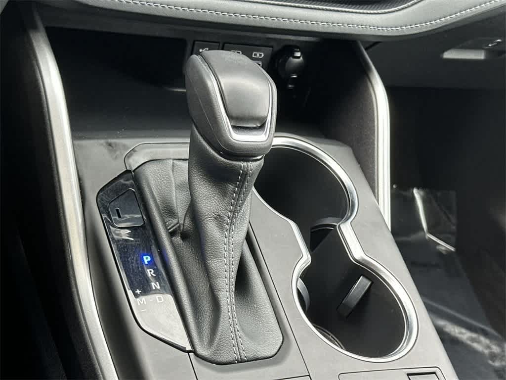 Thumbnail: 2023 Toyota Highlander - 21