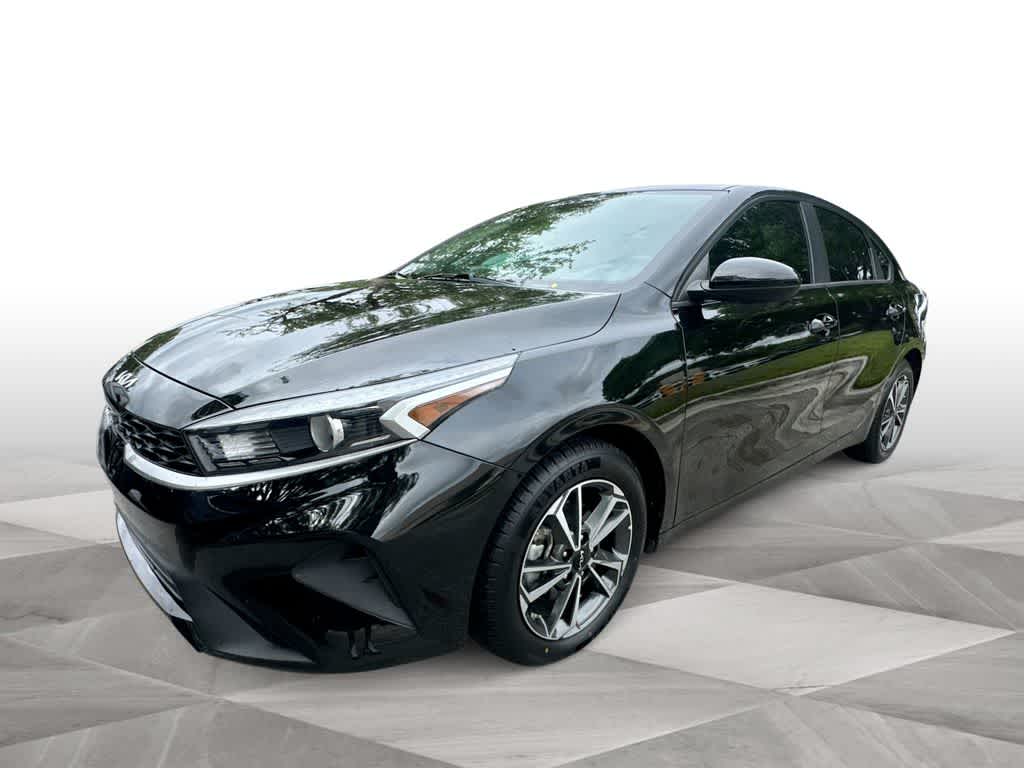 Thumbnail: 2023 Kia Forte - 4