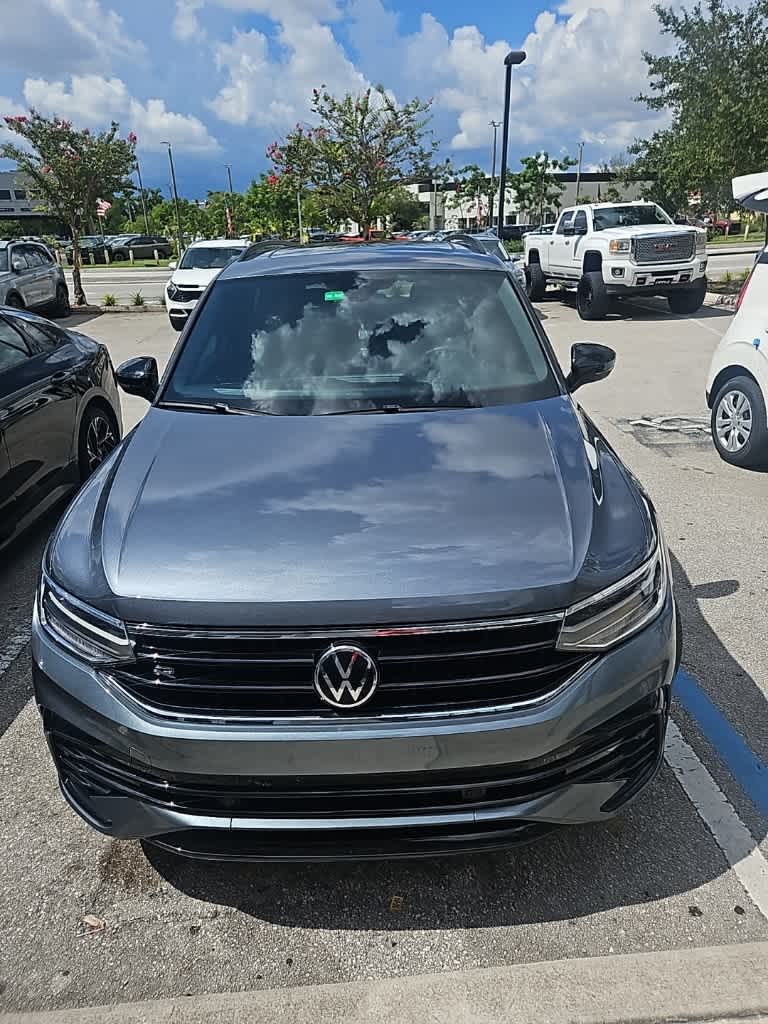 Thumbnail: 2022 Volkswagen Tiguan - 1