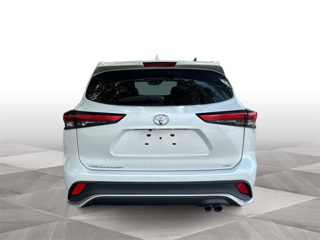Thumbnail: 2023 Toyota Highlander - 7