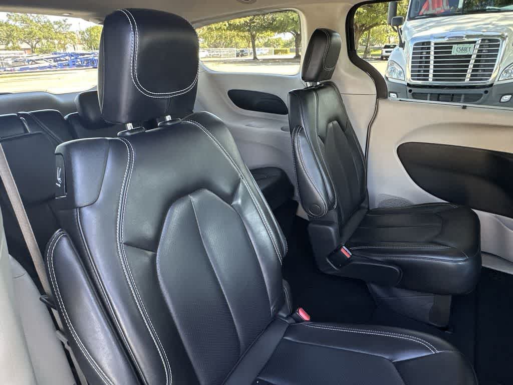 Thumbnail: 2023 Chrysler Pacifica - 26
