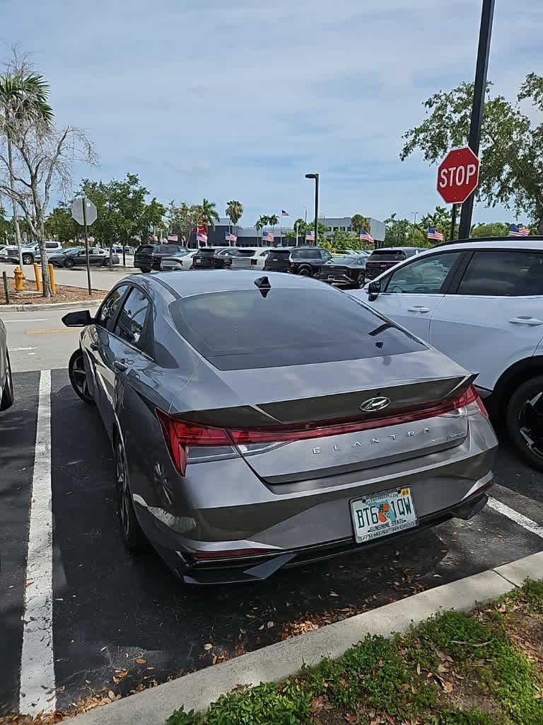 Thumbnail: 2023 Hyundai Elantra - 17