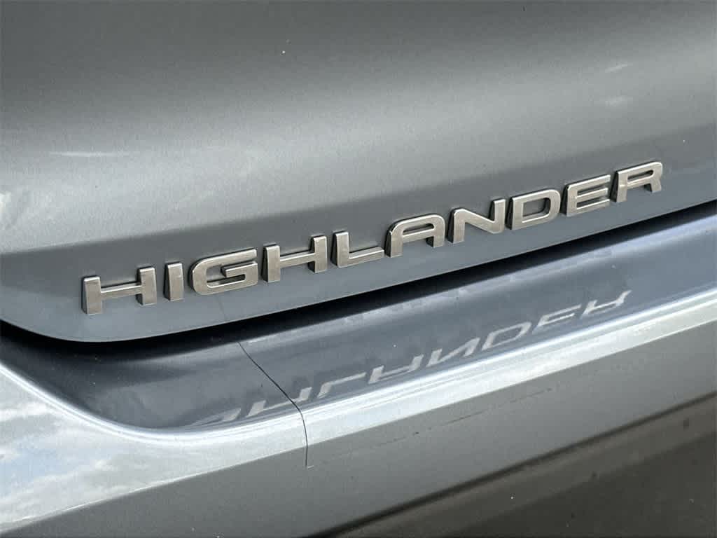 Thumbnail: 2022 Toyota Highlander - 10