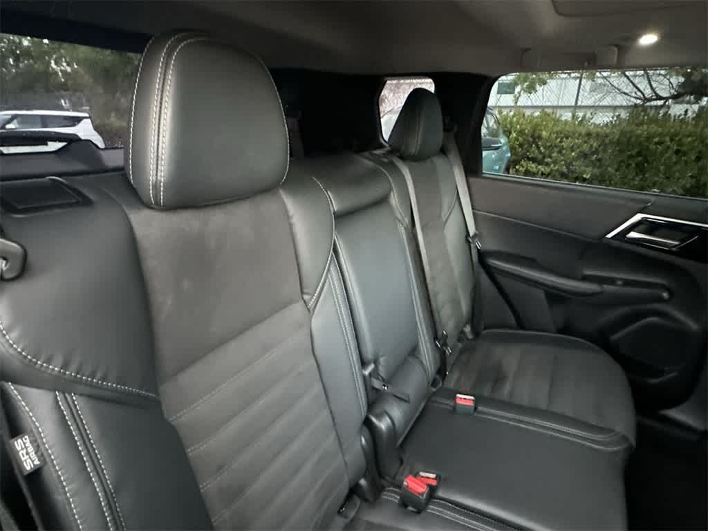 Thumbnail: 2023 Mitsubishi Outlander - 26