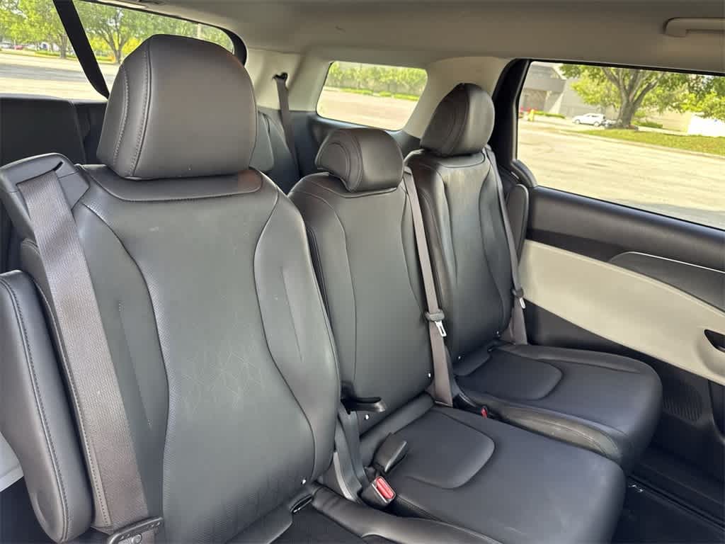 2022 Kia Carnival LXS 26
