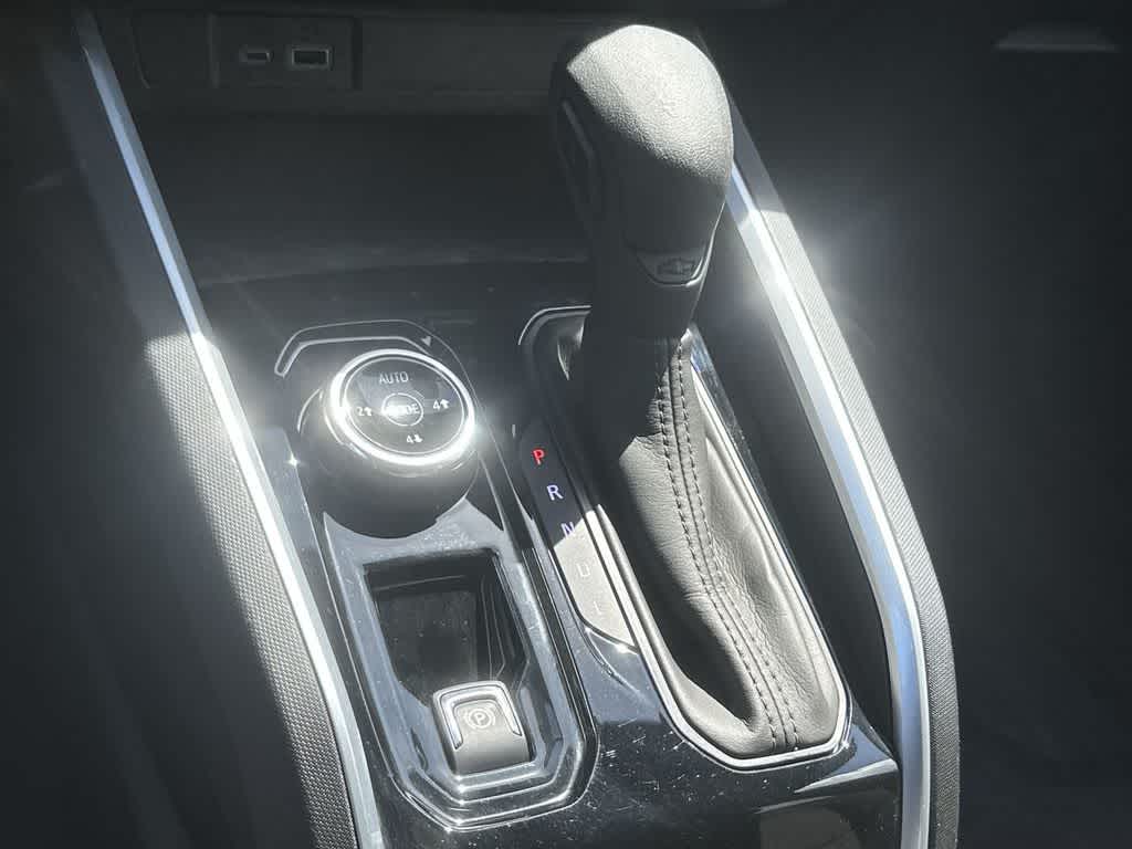 Thumbnail: 2023 Chevrolet Colorado - 21