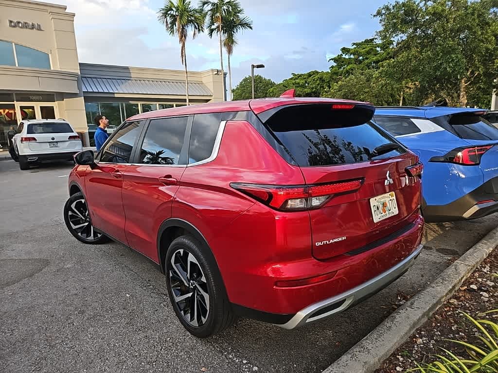 Thumbnail: 2023 Mitsubishi Outlander - 8