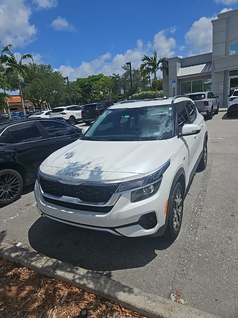 2023 Kia Seltos EX 4