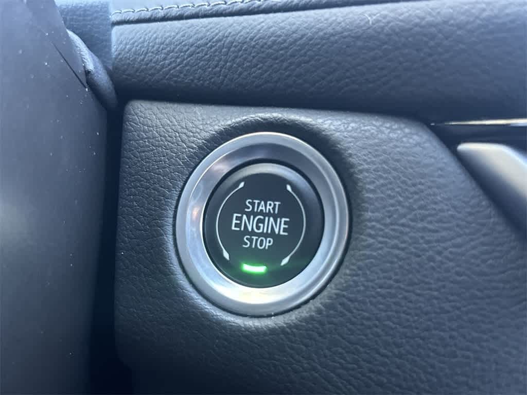 Thumbnail: 2025 Cadillac XT4 - 17