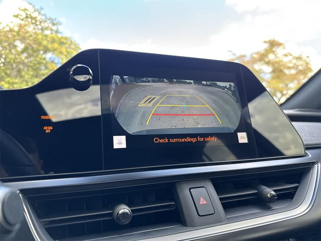 Thumbnail: 2023 Lexus UX - 18