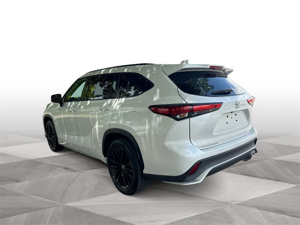 Thumbnail: 2023 Toyota Highlander - 6