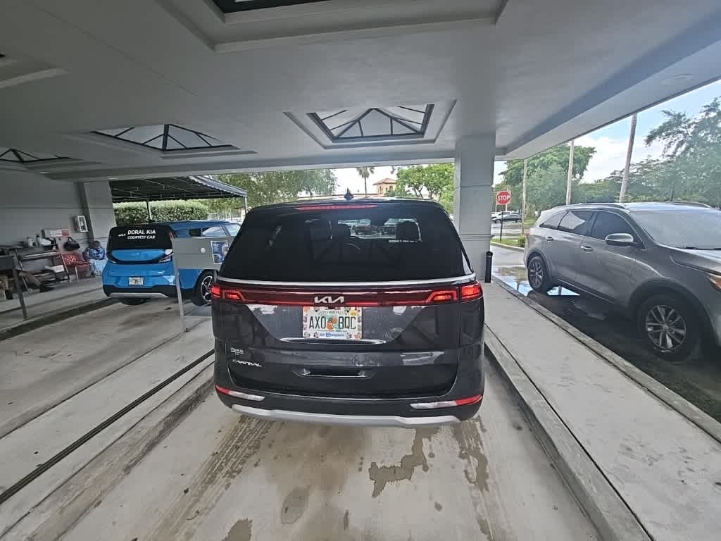 Thumbnail: 2023 Kia Carnival - 5
