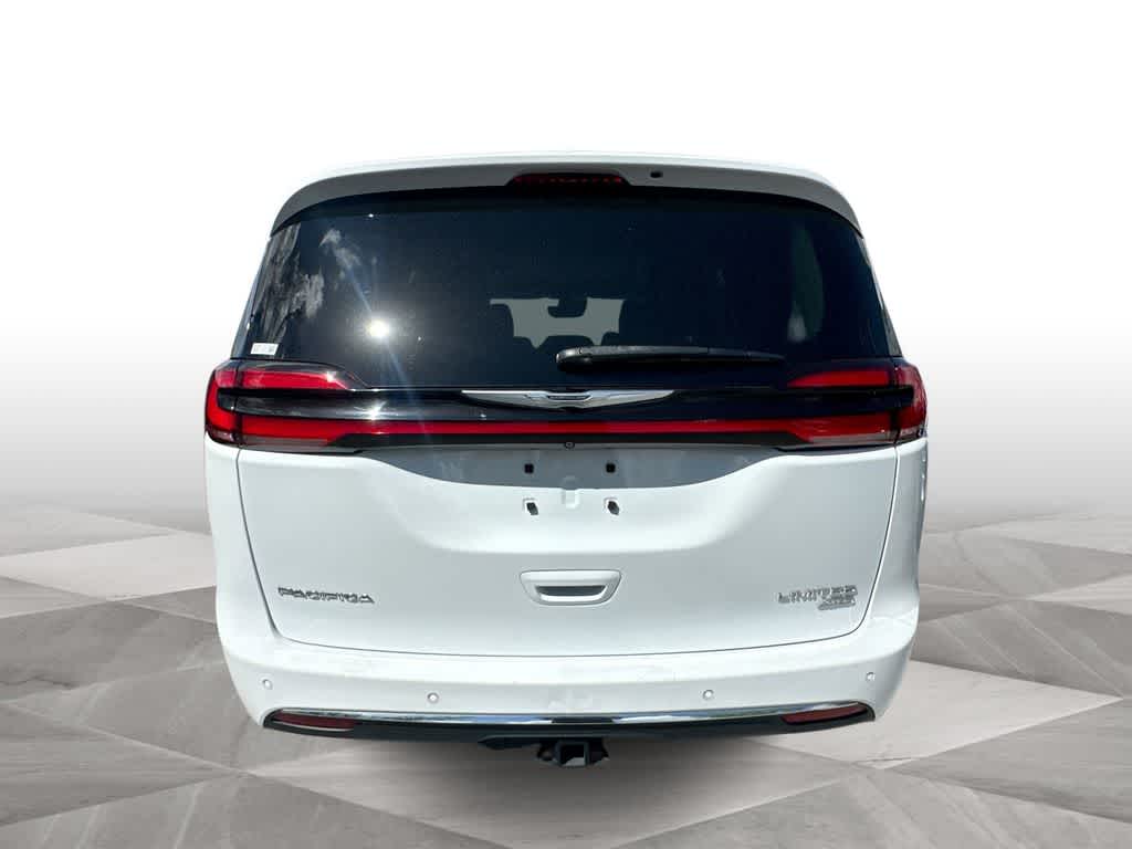 Thumbnail: 2022 Chrysler Pacifica - 7