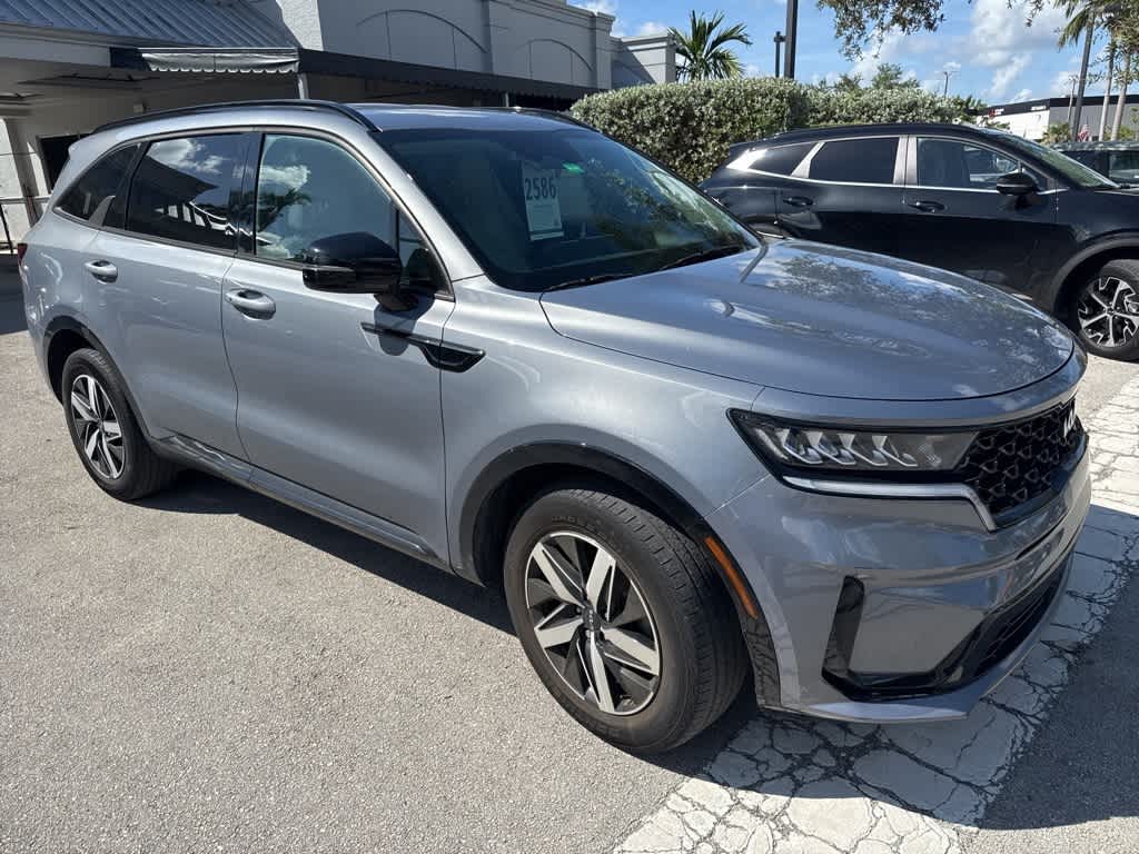 Thumbnail: 2023 Kia Sorento - 4