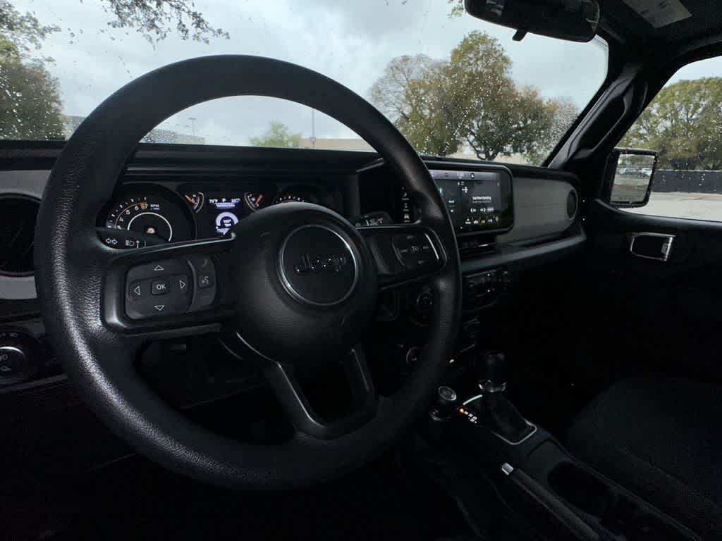 Thumbnail: 2025 Jeep Gladiator - 13