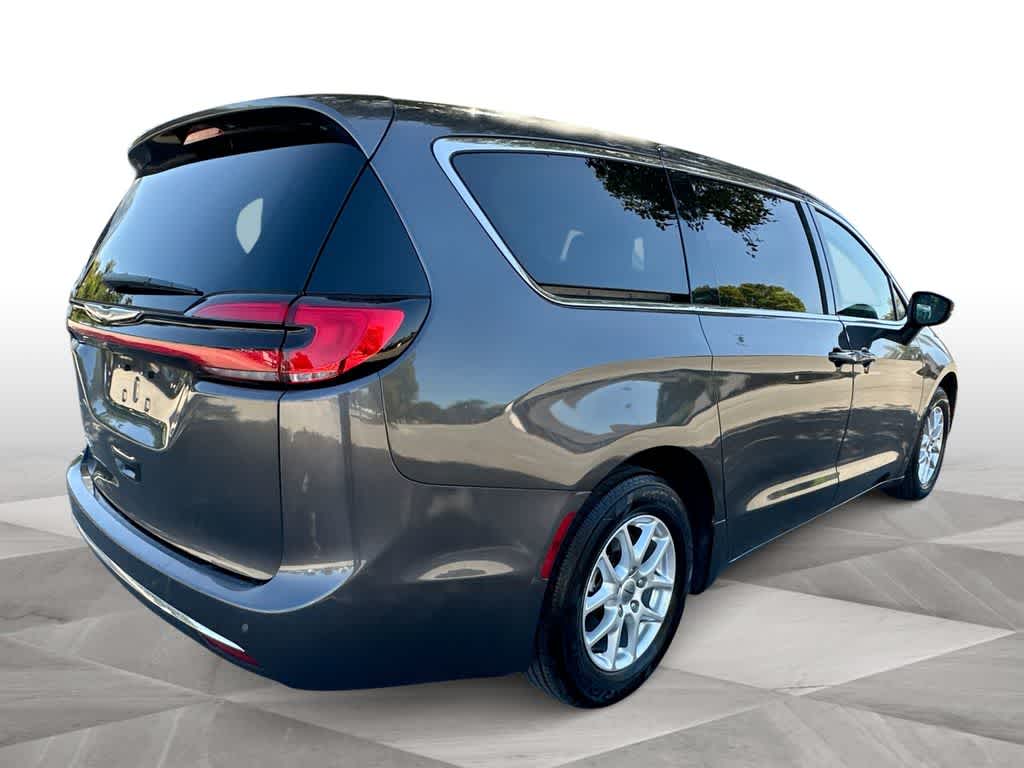Thumbnail: 2023 Chrysler Pacifica - 8