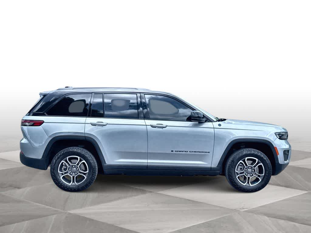 Thumbnail: 2022 Jeep Grand Cherokee - 9