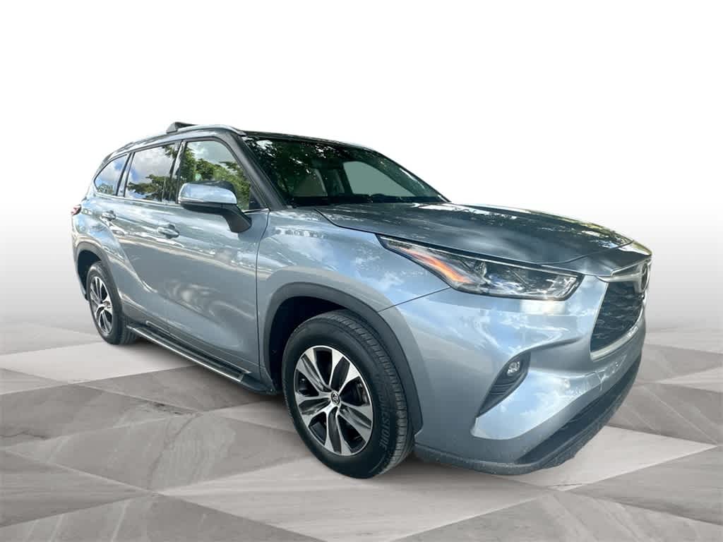 Thumbnail: 2022 Toyota Highlander - 2