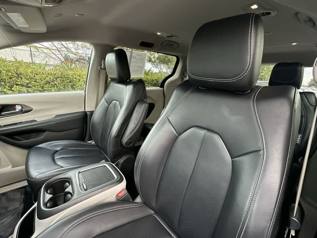 Thumbnail: 2023 Chrysler Pacifica - 14