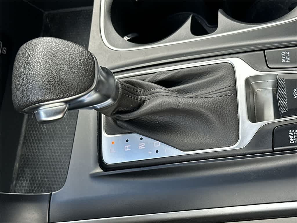 Thumbnail: 2023 Kia Carnival - 21