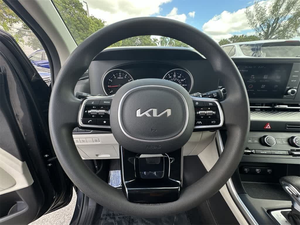 Thumbnail: 2023 Kia Carnival - 15