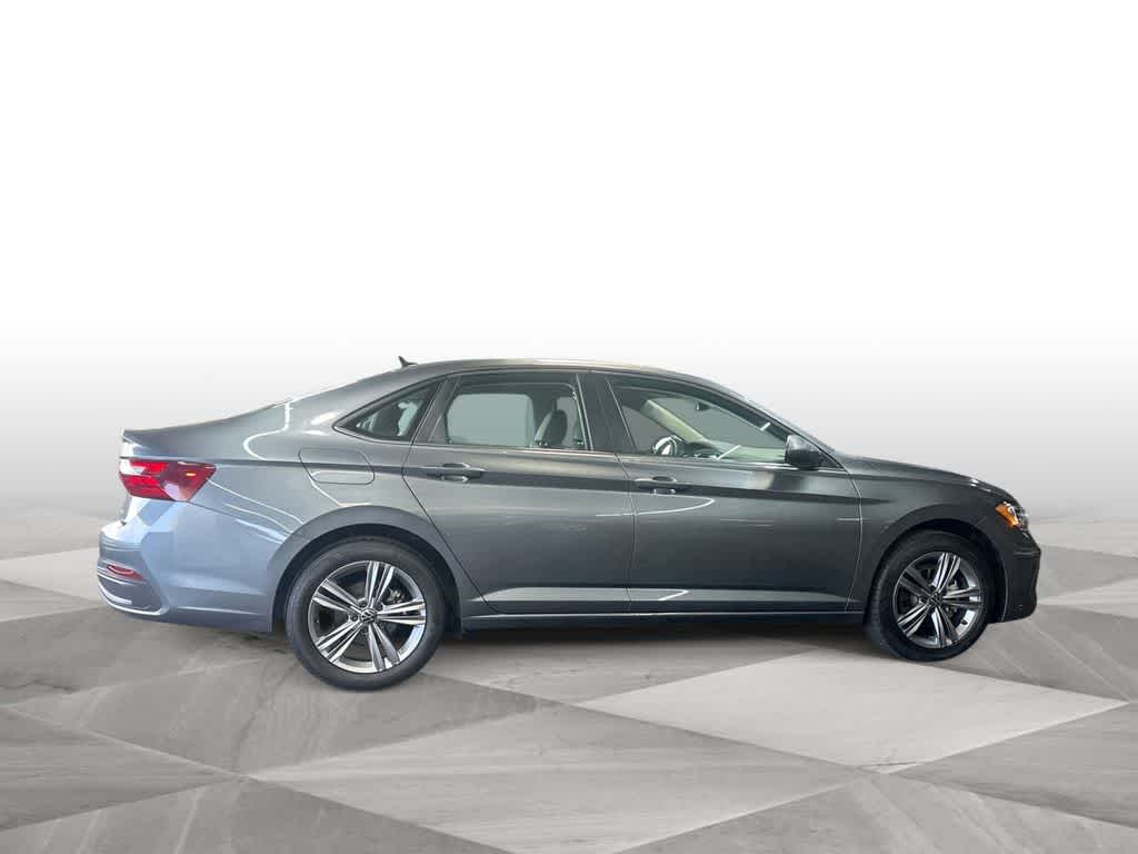 Thumbnail: 2024 Volkswagen Jetta - 9