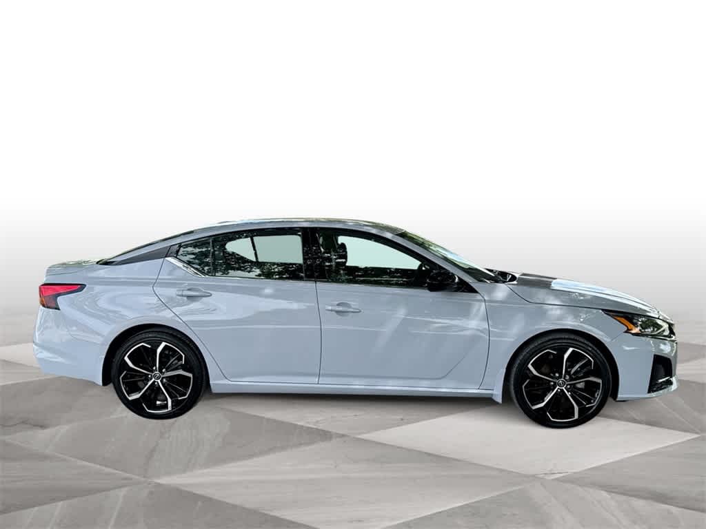 Thumbnail: 2023 Nissan Altima - 9
