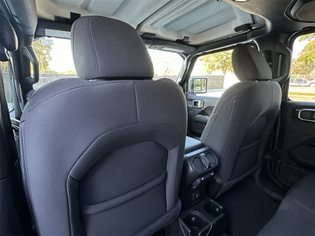 Thumbnail: 2023 Jeep Gladiator - 23