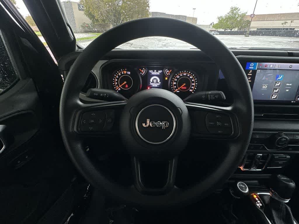 Thumbnail: 2025 Jeep Gladiator - 15