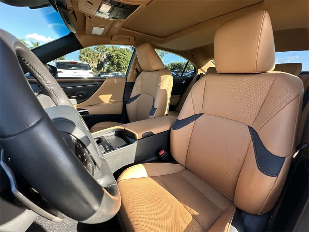 Thumbnail: 2023 Lexus ES - 14