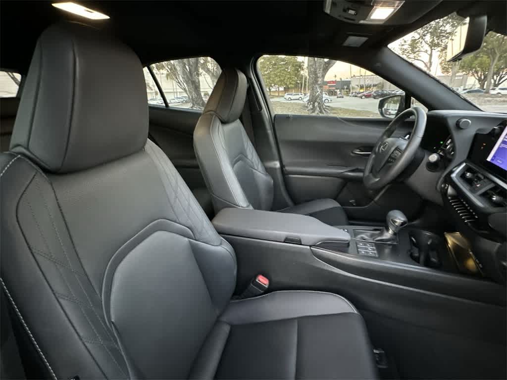 Thumbnail: 2023 Lexus UX - 27