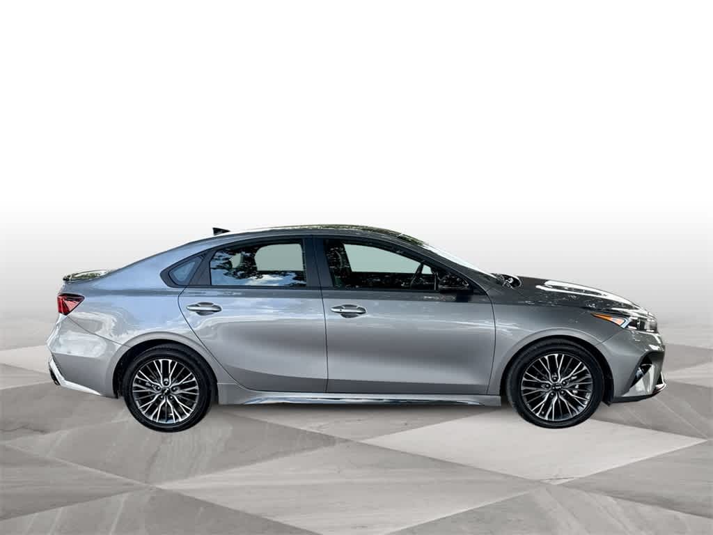 Thumbnail: 2024 Kia Forte - 9